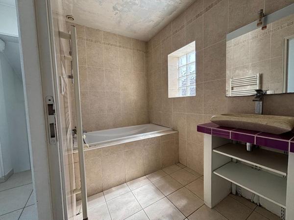 ensemble  immobilier local commercial + habitation de caractére 6 pièce(s) 210 m2