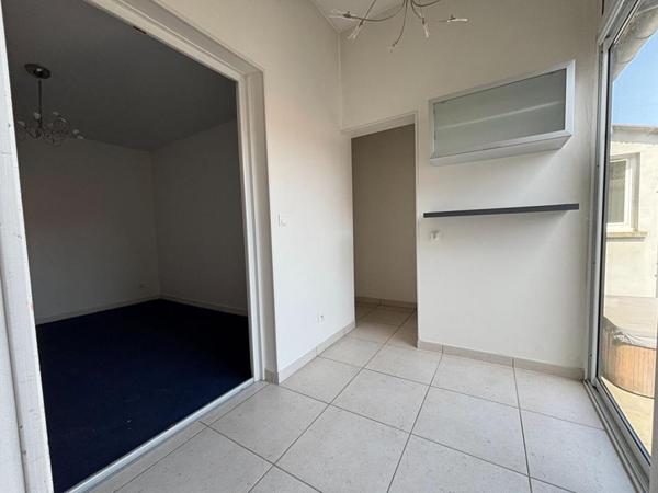 ensemble  immobilier local commercial + habitation de caractére 6 pièce(s) 210 m2