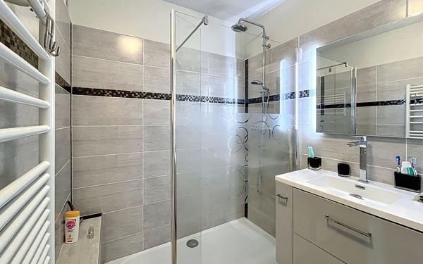 Appartement à vendre    3 pièces • 50,90 m2 Saint-Raphaël