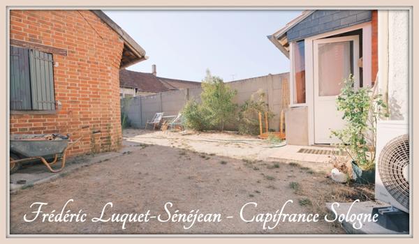 Maison de ville à vendre 4 pièces dont studio indépendant, jardin & dépendances - DPE B - LA FERTE SAINT AUBIN (45)