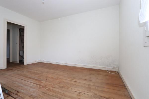 Maison 2 pièces à rénover - 40 m² habitables - Cour - Toiture récente