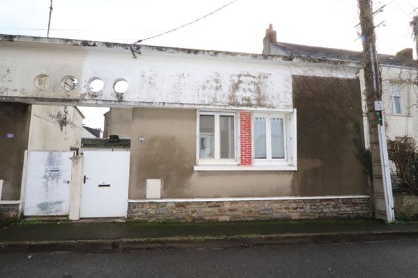 Maison 2 pièces à rénover - 40 m² habitables - Cour - Toiture récente