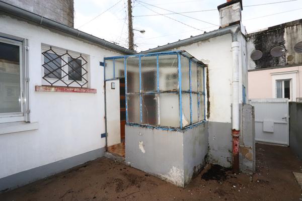 Maison 2 pièces à rénover - 40 m² habitables - Cour - Toiture récente