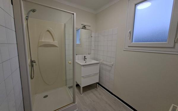 Maison à louer    1 pièce • 35 m2 Meslan