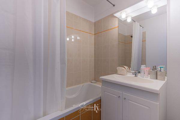 Appartement
         2 pièces
        - 40 m² Exclusivité 79 600 € *