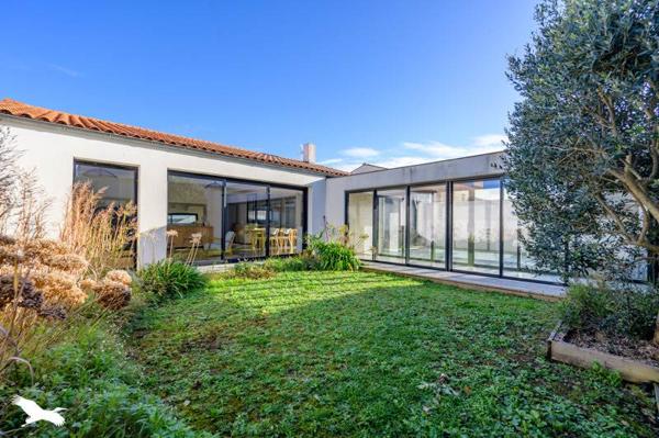 Maison à vendre |  Saint-Xandre |  6 pièces | 165 m²