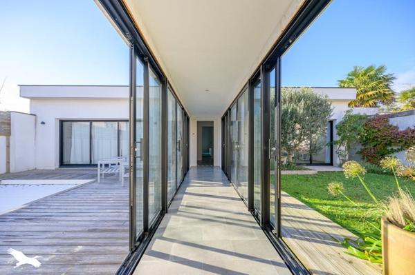 Maison à vendre |  Saint-Xandre |  6 pièces | 165 m²