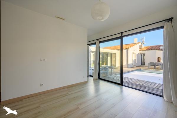 Maison à vendre |  Saint-Xandre |  6 pièces | 165 m²