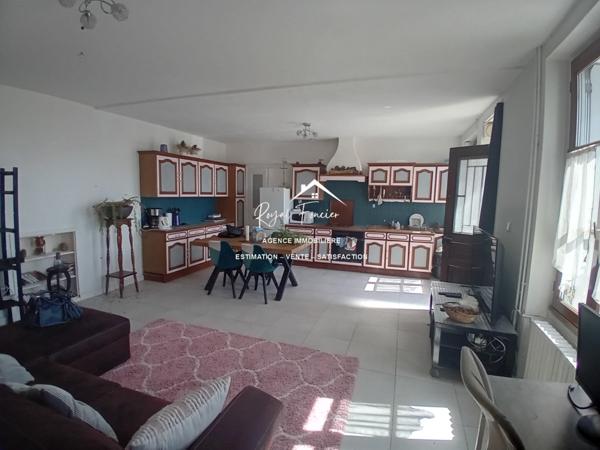 Vue sur la rivière, agréable maison de ville sans travaux