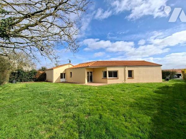 A découvrir sans tarder !
Charmant pavillon de plain-pied construit en 2005, idéalement situé ...