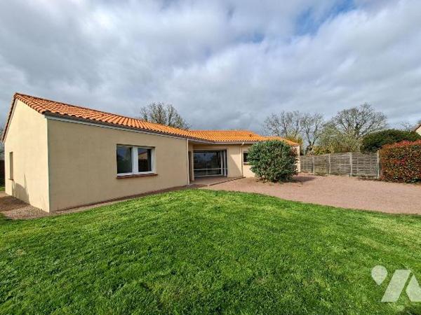 A découvrir sans tarder !
Charmant pavillon de plain-pied construit en 2005, idéalement situé ...