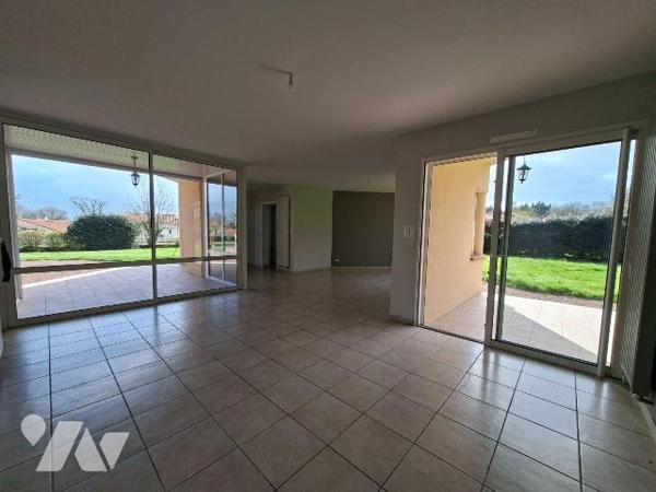 A découvrir sans tarder !
Charmant pavillon de plain-pied construit en 2005, idéalement situé ...