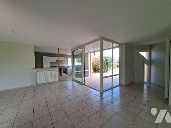 A découvrir sans tarder !
Charmant pavillon de plain-pied construit en 2005, idéalement situé ...