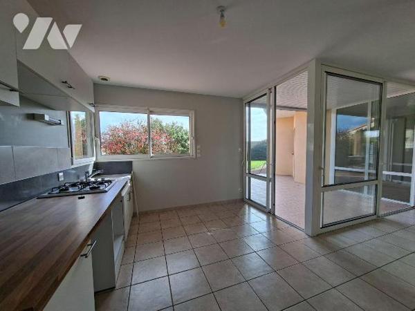 A découvrir sans tarder !
Charmant pavillon de plain-pied construit en 2005, idéalement situé ...