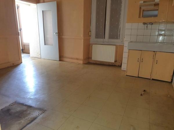 Maison T5 à vendre VITTEL (88) avec petit garage, cave et terrain