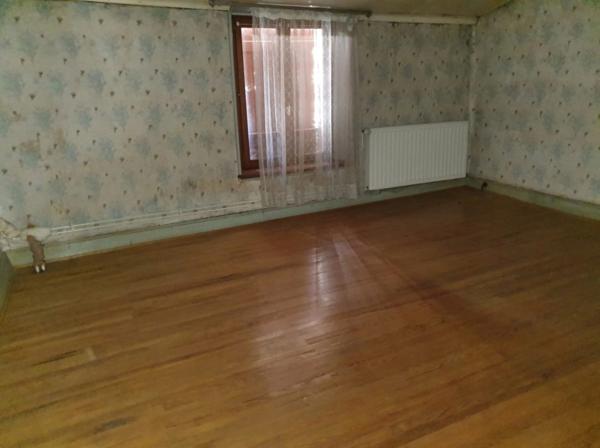 Maison T5 à vendre VITTEL (88) avec petit garage, cave et terrain