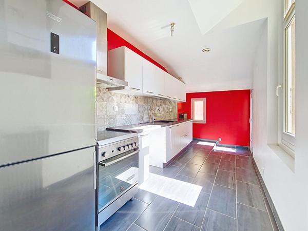 Appartement Poitiers 2 pièces 52.76m² m2 de caractère avec extérieur privé, parquet ancien et charme authentique, en plein coeur de Poitiers !