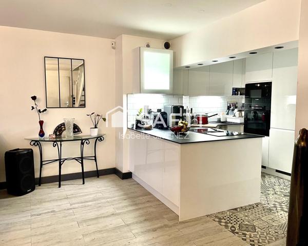 DPE D - Maison de ville avec beau jardin ensoleillé au calme