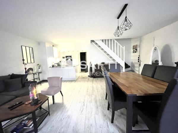 DPE D - Maison de ville avec beau jardin ensoleillé au calme