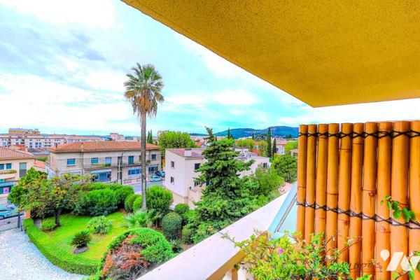 Appartement T5 dans résidence de standing à Hyeres + garage + cave 