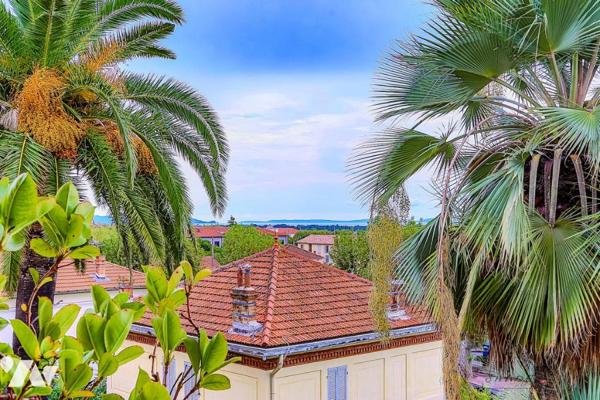 Appartement T5 dans résidence de standing à Hyeres + garage + cave 