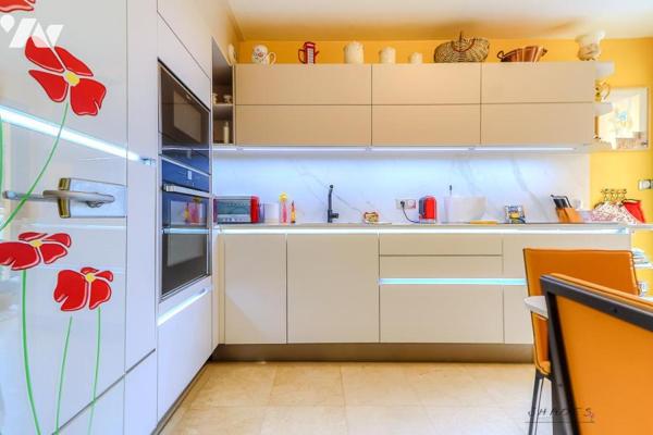 Appartement T5 dans résidence de standing à Hyeres + garage + cave 