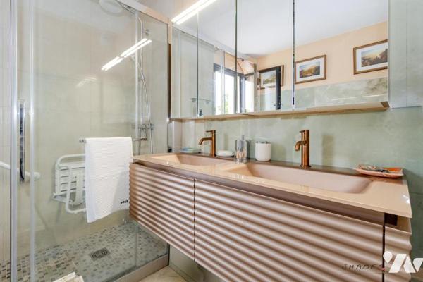 Appartement T5 dans résidence de standing à Hyeres + garage + cave 