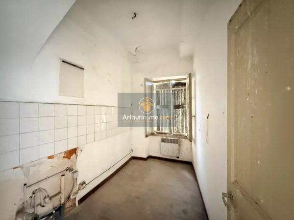 Vente                                                      Immeuble
                        
                     10 pièces                      332 m2                     à Apt