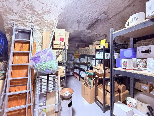 Vente                                                      Immeuble
                        
                     10 pièces                      332 m2                     à Apt
