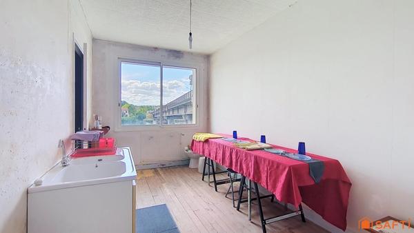 Une opportunité rare au bord du Lot, idéale pour les passionnés de pêche