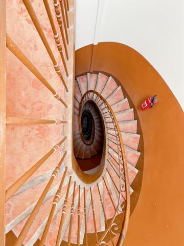 Marseille (13001) T2 de 46 m² - dernier étage en bon état