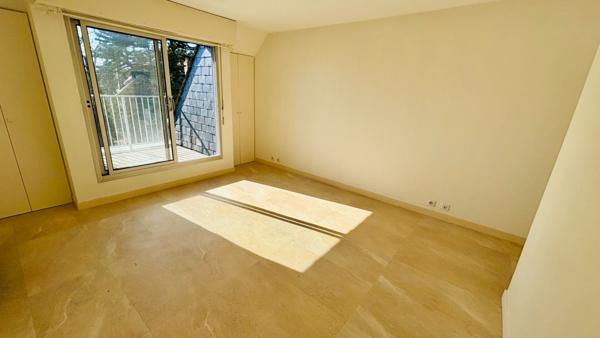 T2 Au Dernier étage Avec Balcon Ensoleillé