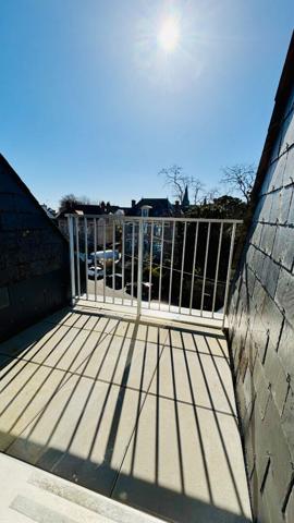 T2 Au Dernier étage Avec Balcon Ensoleillé