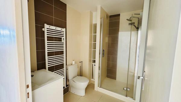 T2 Au Dernier étage Avec Balcon Ensoleillé