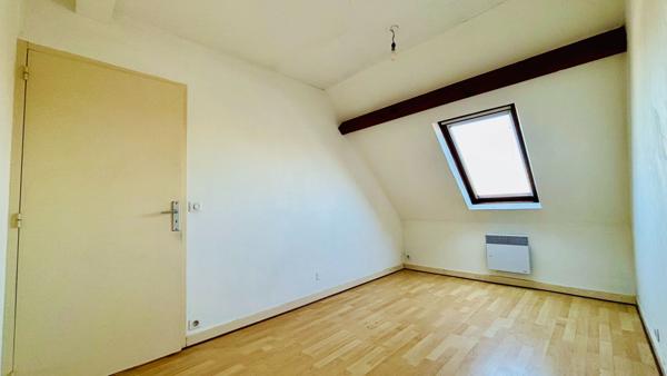 T2 Au Dernier étage Avec Balcon Ensoleillé