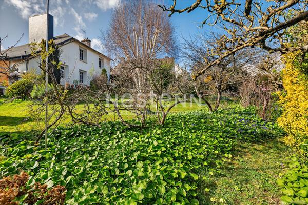 MAISON DE VILLE 5 CHAMBRES QUARTIER ROBIEN AVEC JARDIN ET GARAGE