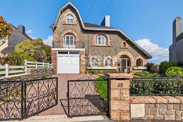 MAISON DE VILLE 5 CHAMBRES QUARTIER ROBIEN AVEC JARDIN ET GARAGE