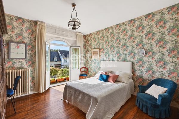 MAISON DE VILLE 5 CHAMBRES QUARTIER ROBIEN AVEC JARDIN ET GARAGE