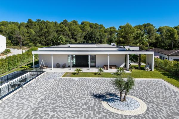 Somptueuse villa de plus de 1 300M² au nord de Montpellier