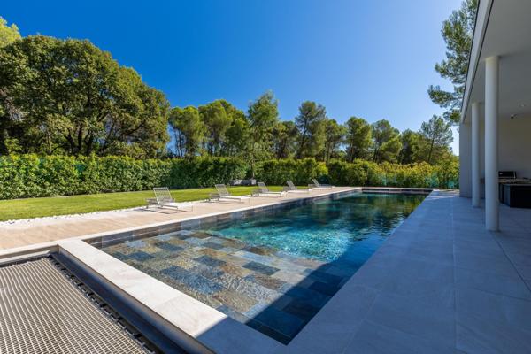 Somptueuse villa de plus de 1 300M² au nord de Montpellier