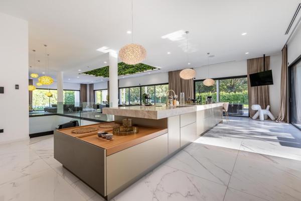 Somptueuse villa de plus de 1 300M² au nord de Montpellier