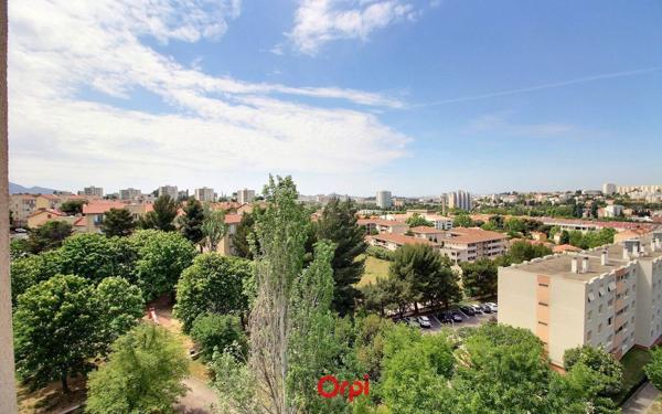 Appartement à vendre    3 pièces • 67,41 m2 Marseille 11