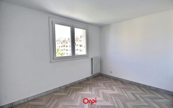 Appartement à vendre    3 pièces • 67,41 m2 Marseille 11