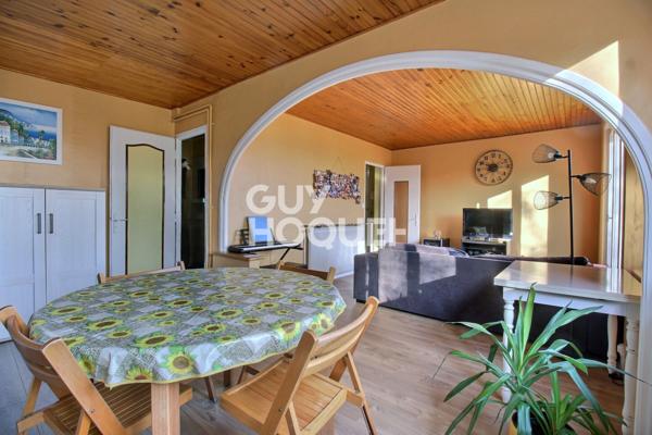 Spacieux deux pièces - avec double séjour, balcon et grand garage