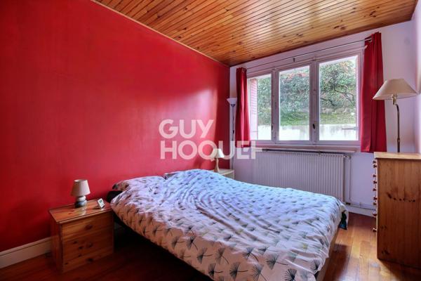 Spacieux deux pièces - avec double séjour, balcon et grand garage