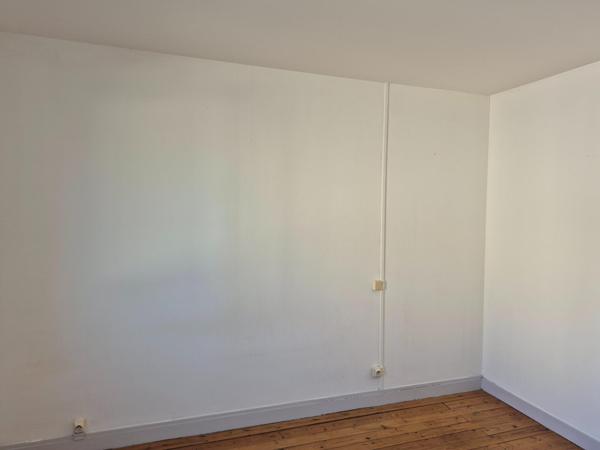 Ensemble immobilier T3 + T2 + 2 garages + 1 grange + Terrain constructible