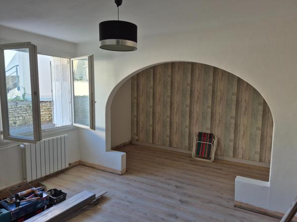 Ensemble immobilier T3 + T2 + 2 garages + 1 grange + Terrain constructible