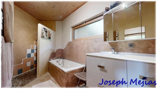 Saint-Étienne-de-Serre (07190) Saint Etienne de Serres, Maison bioclimatique 144 m², 4 chambres, terrain 700 m²