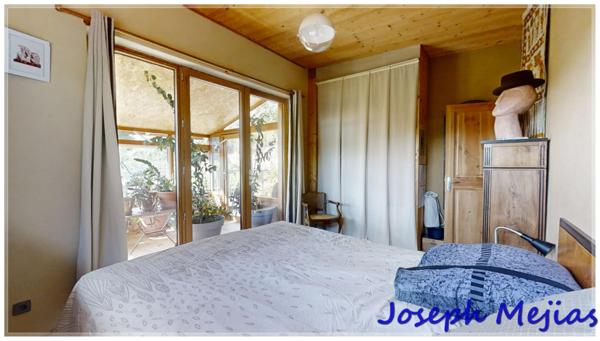 Saint-Étienne-de-Serre (07190) Saint Etienne de Serres, Maison bioclimatique 144 m², 4 chambres, terrain 700 m²