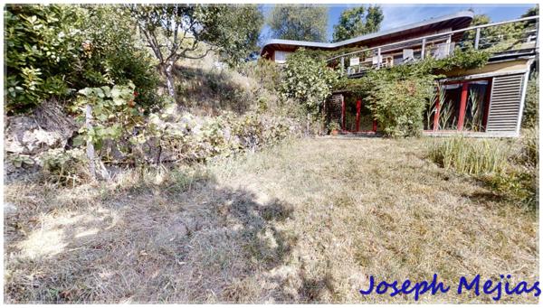 Saint-Étienne-de-Serre (07190) Saint Etienne de Serres, Maison bioclimatique 144 m², 4 chambres, terrain 700 m²